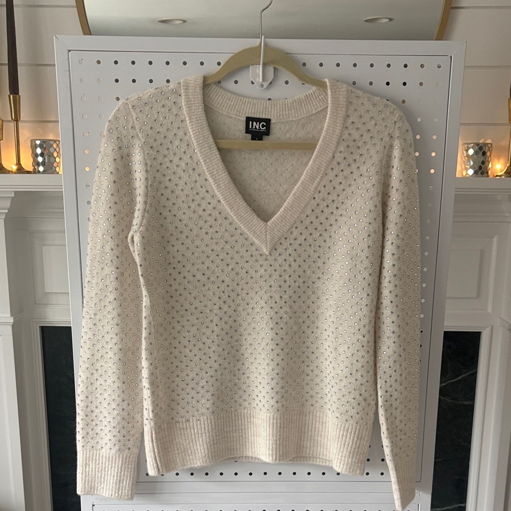 INC International Concepts Women's V-Neck Sweater in Cream